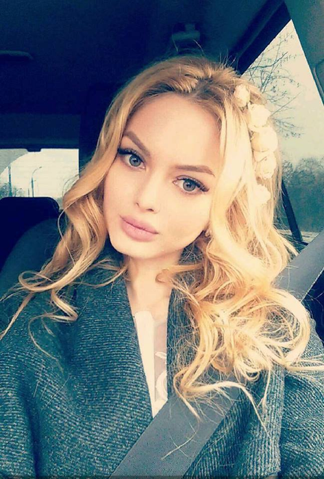 Victoria a fost model şi este sexy-secretara ”Avocatului de un milion de dolari”