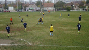 Scandal de amploare în Iaşi! Mai mulţi tineri s-au bătut cu săbii după un meci de fotbal!