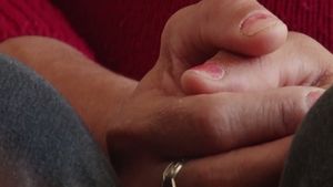Violența domestică face tot mai multe victime! Avea ordin de protecție, dar asta nu l-a oprit să o amenințe cu bătaia