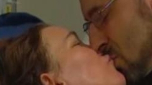 VIDEO A ramas fara maini si picioare dupa ce a nascut!
