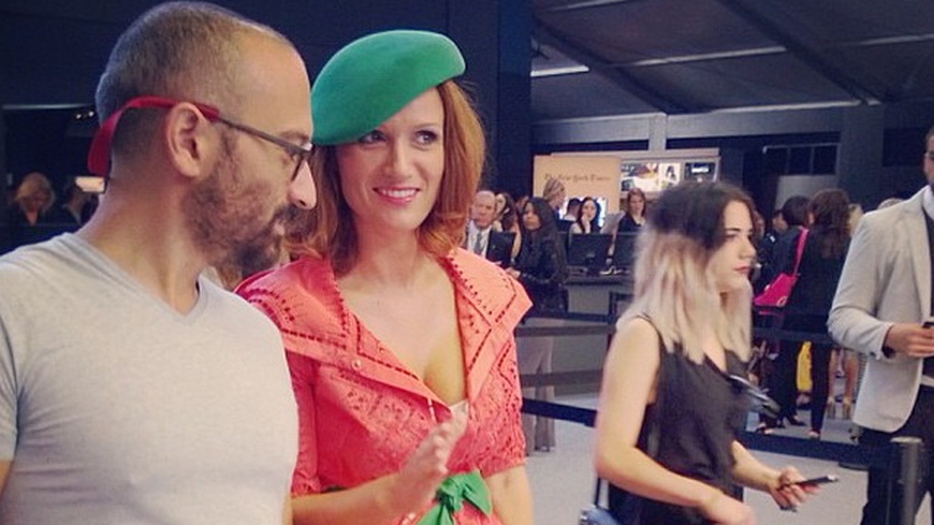 De la pasiune la cariera a fost doar un singur pas. Carmen Negoita cutreiera toata lumea pe la Festivalurile de Moda