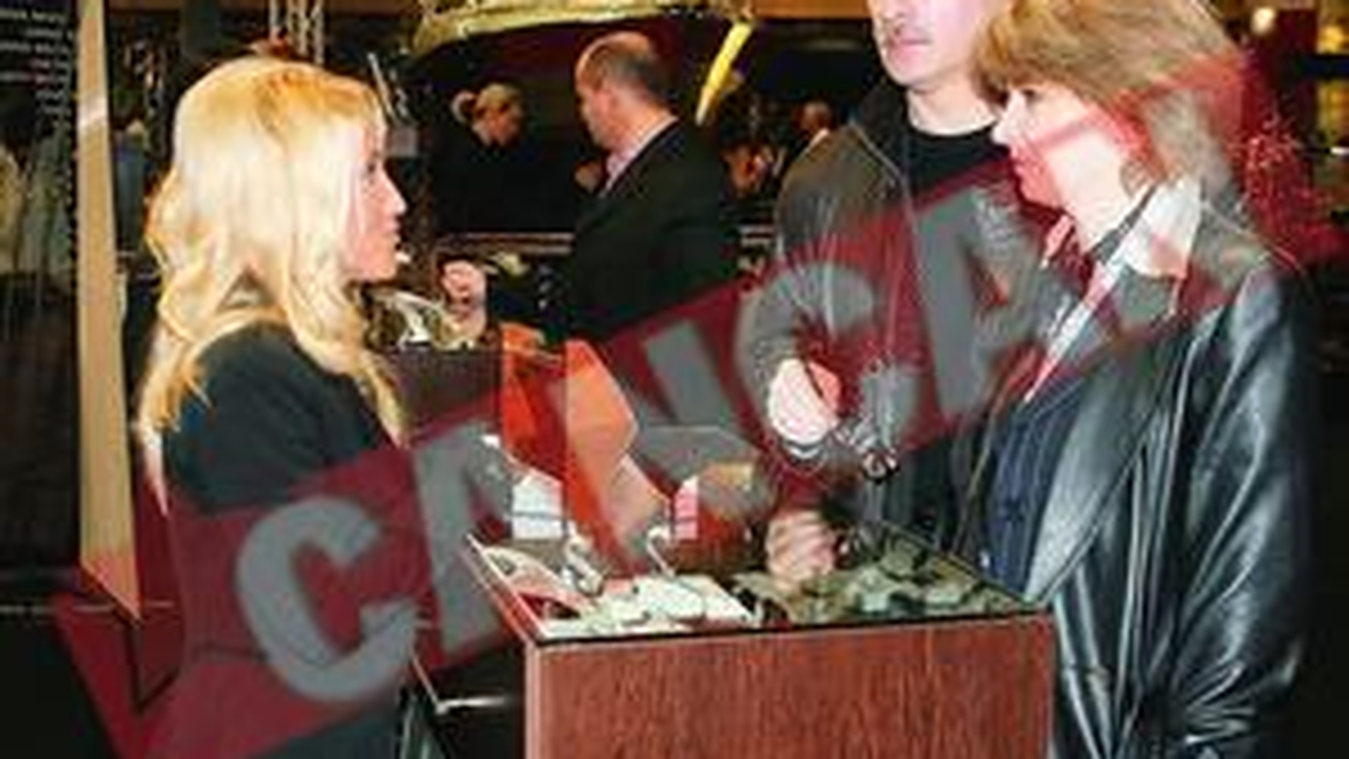 Afaceristii s-au "batut" pe masini de fite la "Luxury Show"