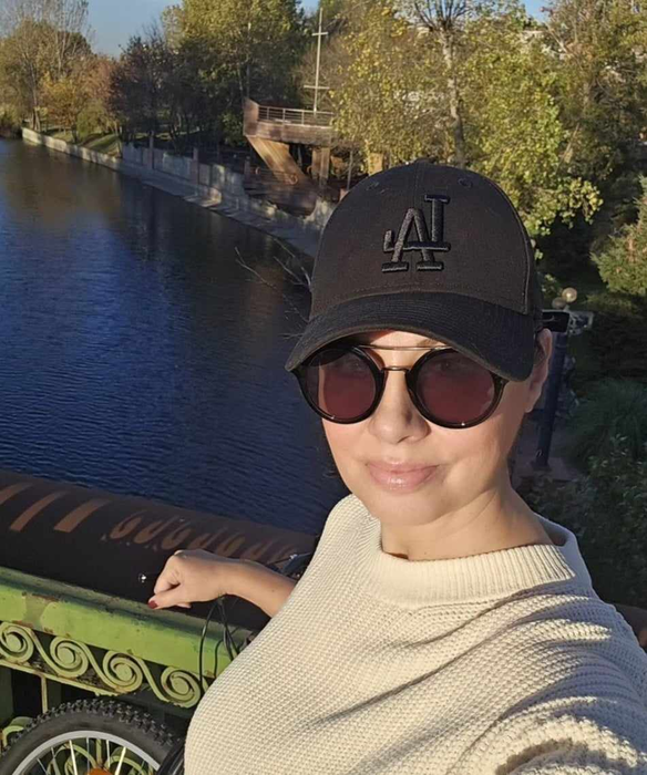 Denise Iacobescu, mama Antoniei, a absolvit facultatea la aproape 60 de ani. Imagini emoționante de la festivitate