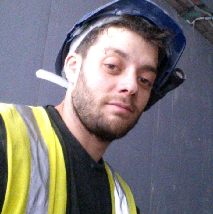 VICTOR SPIRESCU, primul imigrant care a sosit în Marea Britanie dupa ridicarea restricţiilor de muncă, renunţă la burlăcie! Cum arată iubita lui