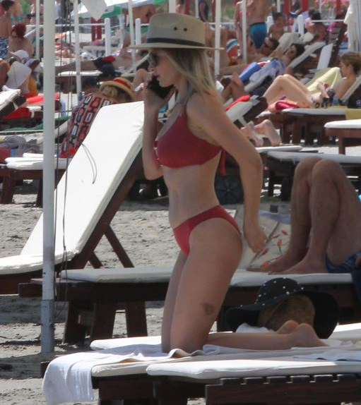 Alina Crișan, sexy la Mamaia