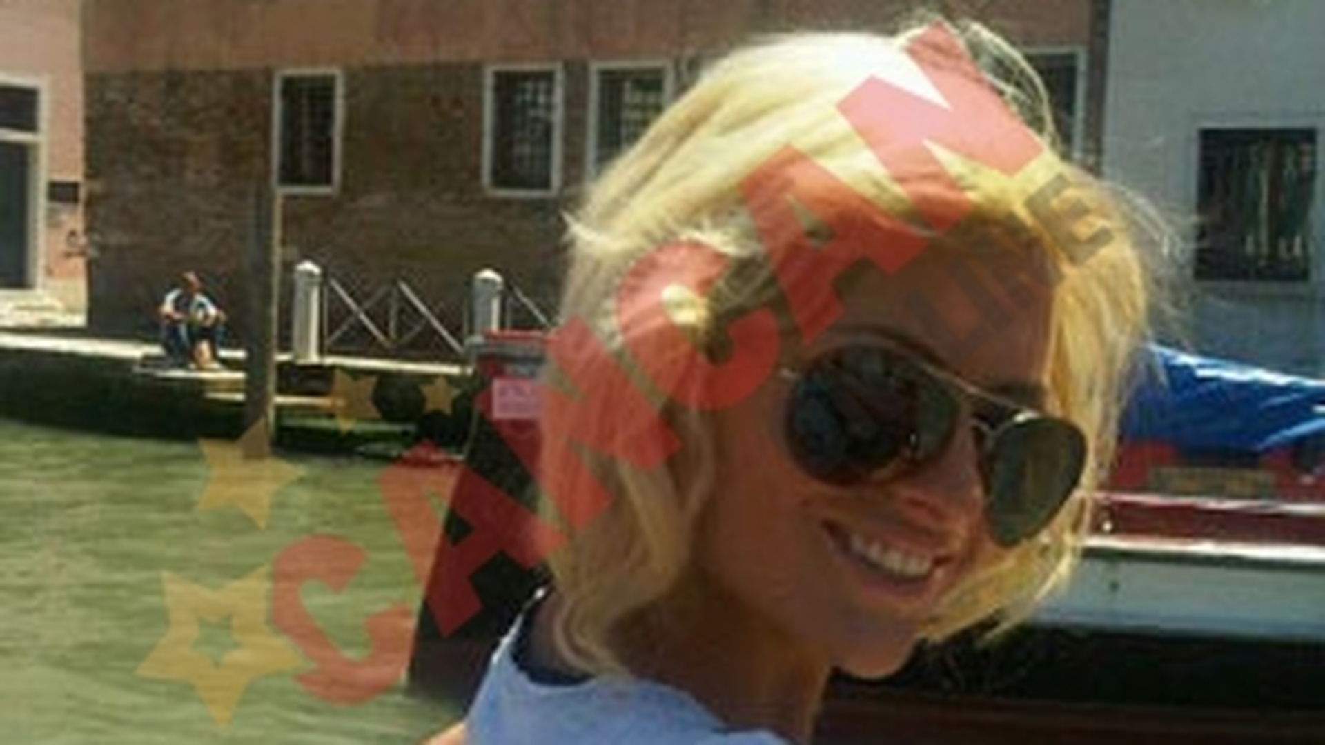 Delia a facut pictorial gondolierilor din Venetia
