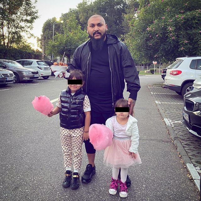 Dani Mocanu alături de fiicele sale/ Sursă foto: Instagram.com