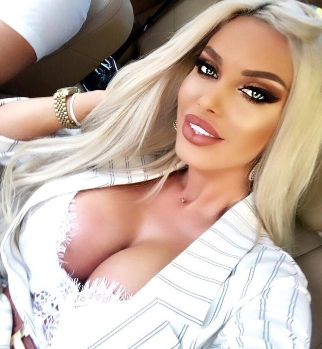 Loredana Chivu s-a făcut de râs după ce și-a pozat fundul! Ce s-a văzut lângă ea i-a șocat pe toți