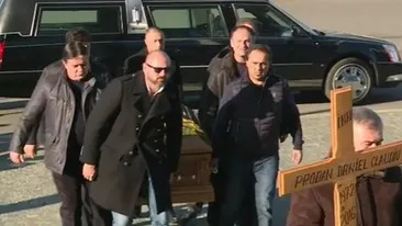 Imagini emotionante de la Arena Natională. Au scos sicriul lui Prodan