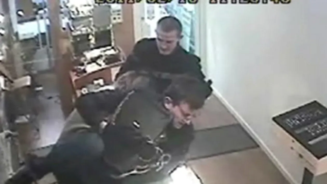 Un bijutier i-a caftit pe hotii care au venit sa-l jefuiasca