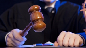 Grefieră din Iași, obligată să plătească daune morale de 20.000 de euro unui criminal