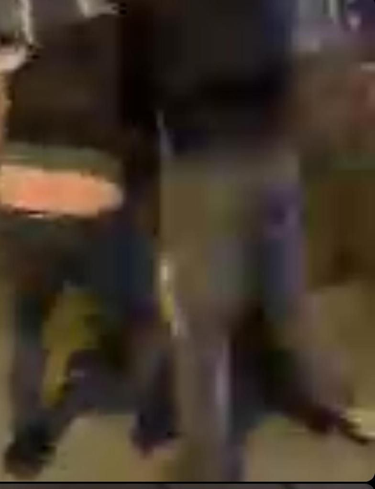 Stila Sarafu a vrut să-l dezbrace pe Daniel Rafte