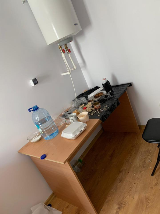 Dezastrul lăsat de românii care au stat într-un centru de carantină din Galați. Viceprimar: „Cine este om și cine câine?”. Imagini greu de privit