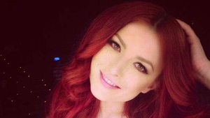 Elena Gheorghe a stralucit intr-o rochie transparenta si cu spatele gol! Admiratorii au fost in extaz