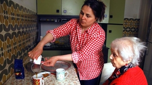 De necrezut! Ce pensie primește o badantă româncă, după doar 10 ani de muncă în Italia