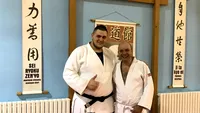 Antrenament înainte de alegerile pentru Federaţia Română de Judo. Cozmin Guşă, pe tatami cu fiul său