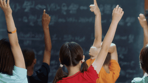 E scandalos ce se preda la clasa a patra! Uite ce bazaconii invata copiii la scoala