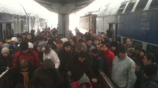 CFR Calatori a anulat azi 29 de curse de tren din cauza gerului si a viscolului