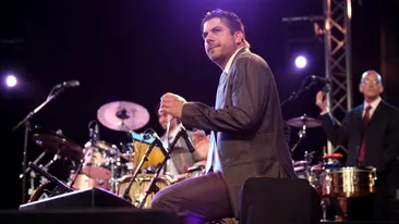 Derek Rieth, percutionistul trupei Pink Martini, s-a sinucis! In 2013 a concertat la Bucuresti!