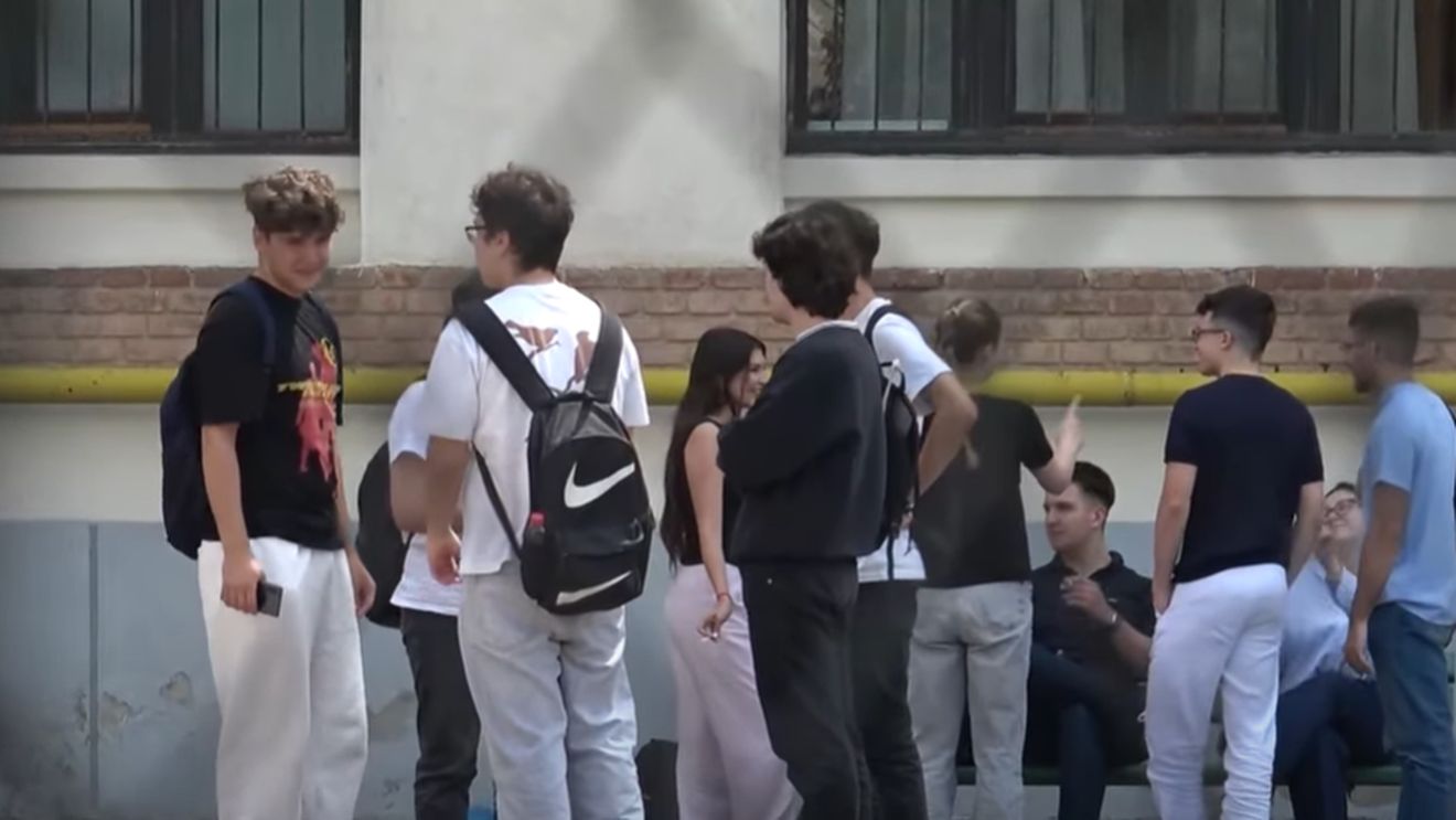 Singurul motiv pentru care tânărul din imagine vrea să promoveze Bacalaureatul 2025: „Doamne-ajută să mă fac...”