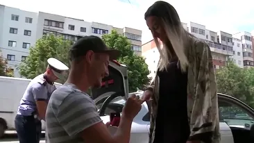VIDEO EMOȚIONANT. Un flagrant încheiat cu un mare Da. Cum l-au ajutat polițiștii din Buzău pe un tânăr să-și ceară iubita în căsătorie