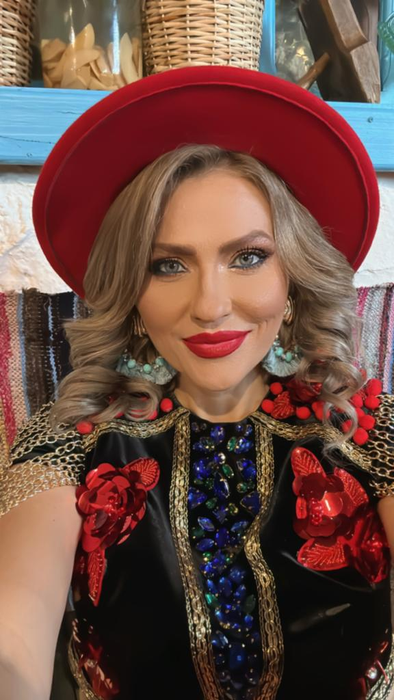 Mirela Vaida ar urma să prezinte "Acces Direct" și în următorii doi ani