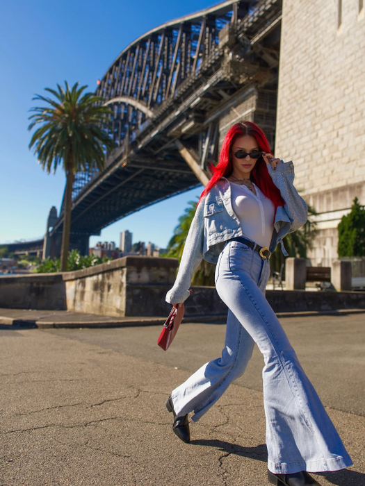 O recunoști? Fetița din fotografie este una dintre cele mai controversate influencerițe din România