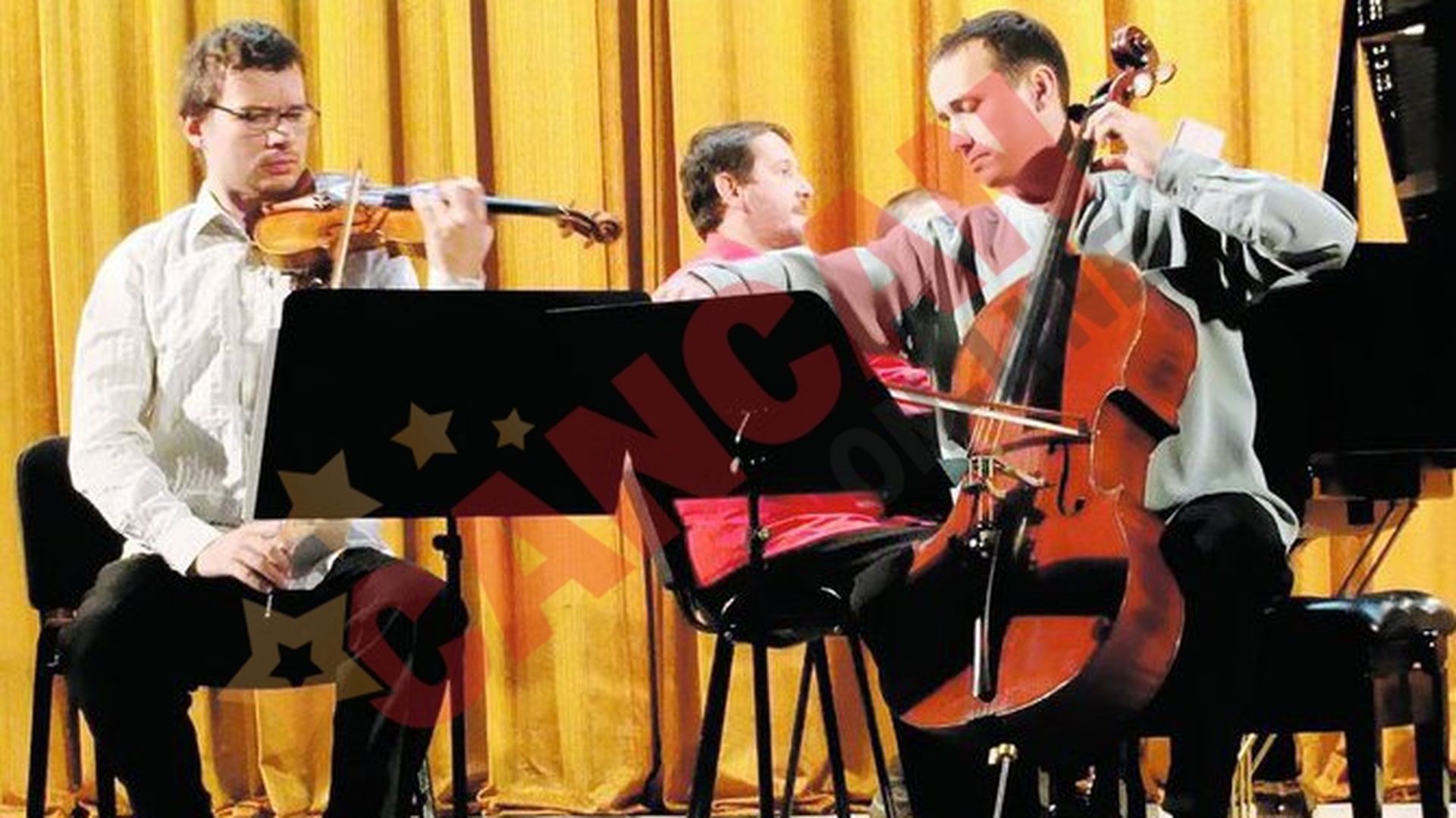 Isi tine prietena alaturi de Stradivarius