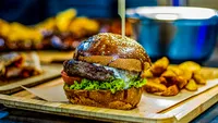 Prețuri de sezon 2022 | Câți lei costă un burger cu cartofi wedges în Mamaia