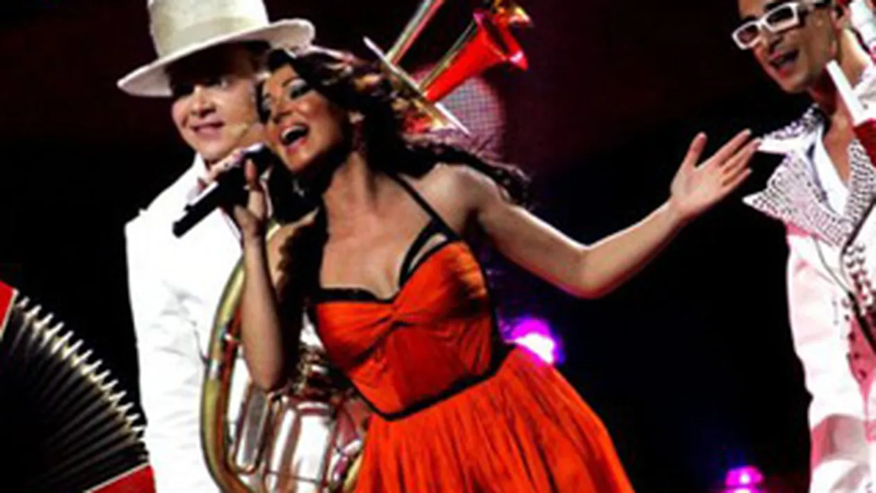 Elena de la Mandinga, increzatoare in trupa si in propriile forte! Suntem in cea mai buna forma. Va vom face mandri, inca o data, ca sunteti romani