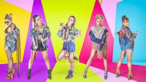 ,,Eyes On Five‘’ s-a înfiinţat în urmă cu câteva luni, iar azi şi-a lansat primul single! Uite cum apar fetele în videoclip