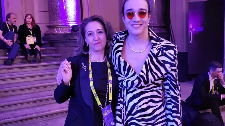 Mama lui Theodor Andrei a răbufnit, după ce reprezentantul României la Eurovision 2023 a fost pus la zid: „E un tânăr cu problemele și cu sensibilitățile lui”
