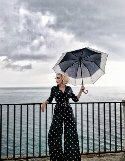 Ana Morodan şi-a schimbat look-ul. Cu cine seamănă acum „contesa digitală”