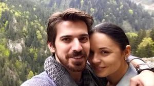 ANDREEA MARIN şi-a dat dieta peste cap la o şaorma în doi, cu soţul! Imagini primite pe pont@cancan.ro! 