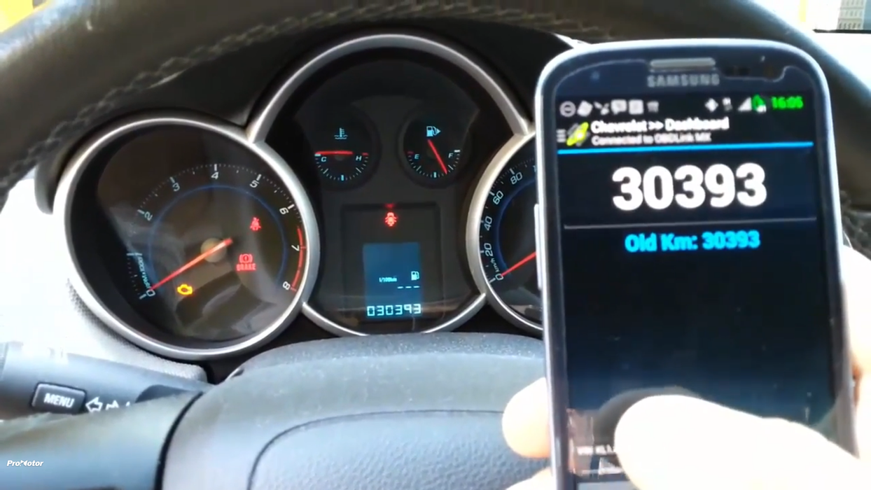 Cum dau samsarii kilometrajul înapoi cu ajutorul smartphone-ului. Totul durează doar un minut
