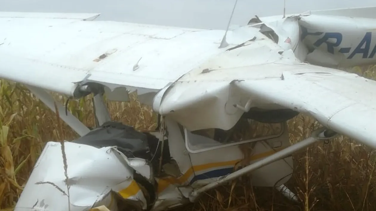 VIDEO. Un avion ușor s-a prăbușit la Topoloveni. Primele imagini de la fața locului