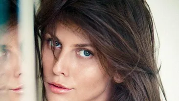 Roxana Ilie s-a transformat din ratusca cea urata, in lebada! Cand eram mica credeam ca sunt baiat. Nu purtam niciodata rochii!