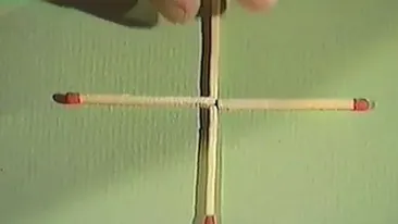 Test IQ la îndemâna oricui! Mută un singur băţ, pentru a obţine un pătrat