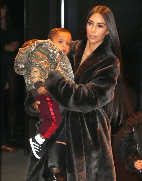 KIM KARDASHIAN a angajat o mamă surogat pentru a putea avea al treilea copil! Ce sumă îi va plăti femeii