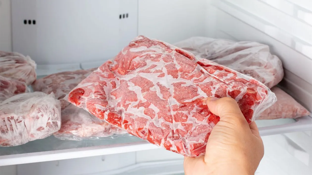 Am făcut calculul! Câte săptămâni maximum pot fi păstrate în congelator carnea de pui, de porc sau de vită
