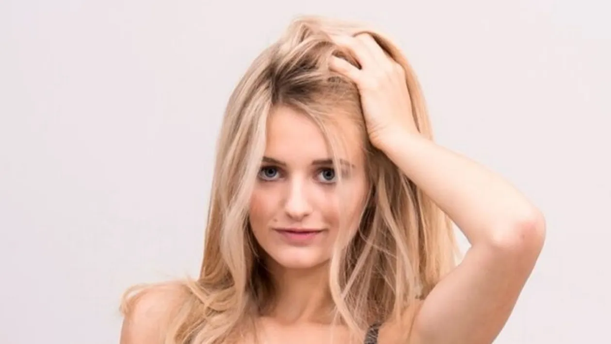 O tânără de 18 ani din Italia îşi vinde virginitatea! Blonda cere o sumă colosală pe care vrea să o folosească pentru...