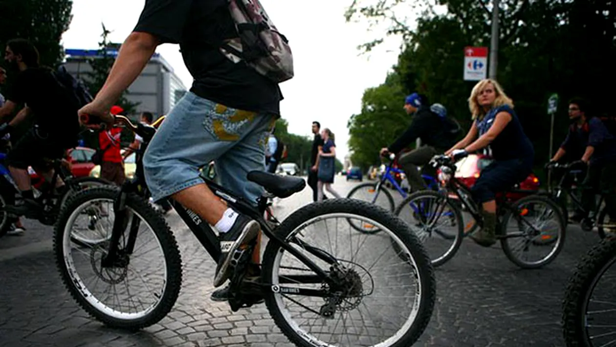 Amenzile pentru bicicliști vor fi reduse. Proiectul a trecut de Parlament