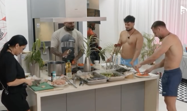 Singura concurentă de la Insula Iubirii care a gătit ciorbă și șnițele: ”Asta spune multe despre ea”