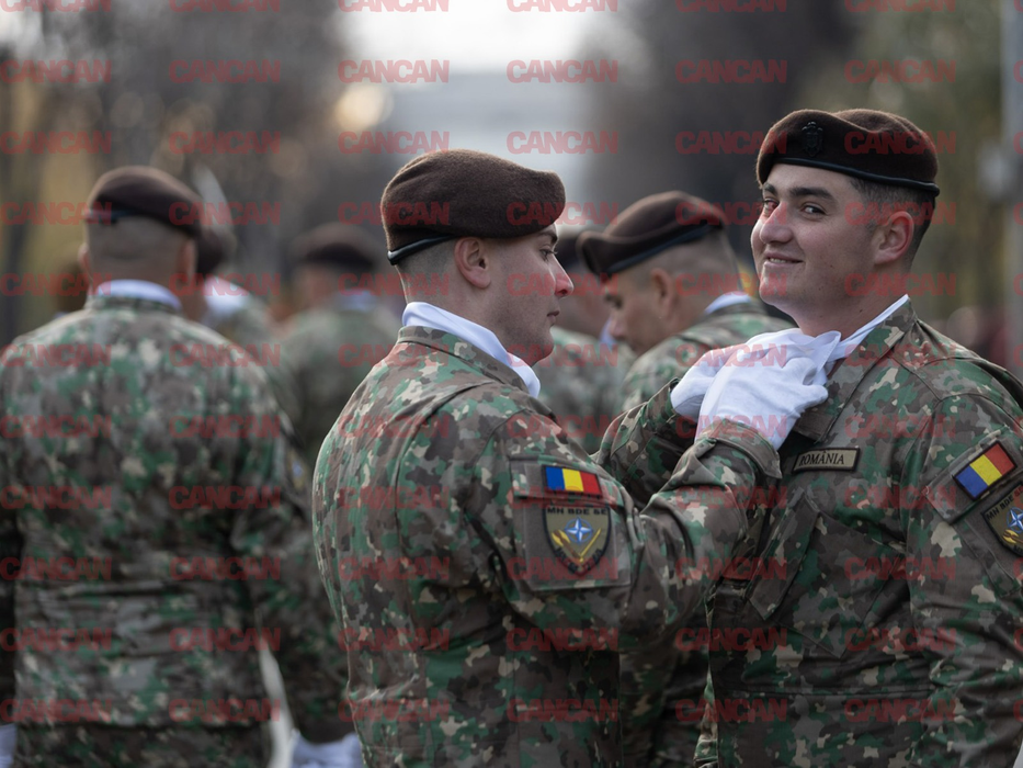 Imagini LIVE de la parada militară de 1 decembrie. Cum au apărut poliţistele la defilare. FOTO