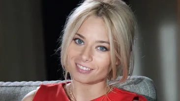 A renuntat la machiaj si s-a transformat intr-o adevarata rockerita! Laura Cosoi, alaturi de mama sa la concertul Rammstein