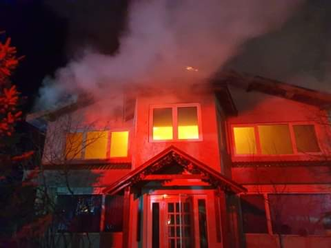 Incendiu devastator în Satu Mare! Pompierii s-au chinuit să-l stingă mai bine de șase ore