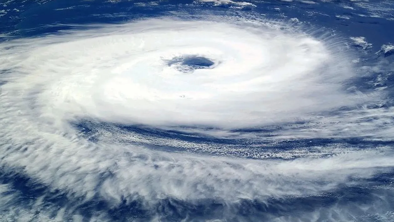 România va fi lovită, la noapte, de un ciclon! Se anunță ploi torențiale și vijelii