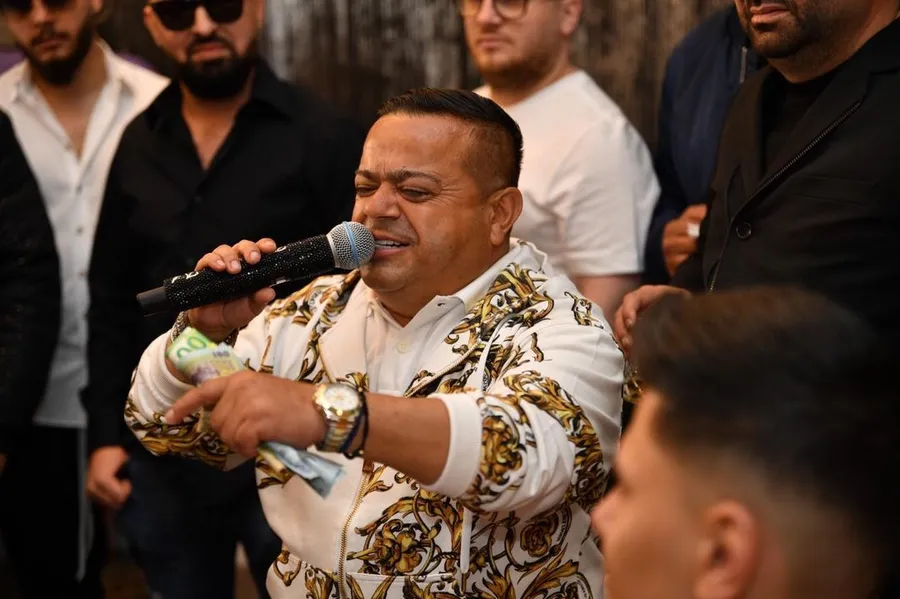 Adrian Minune pleacă de la fiecare petrecere cu foarte mulți bani (foto: instagram)