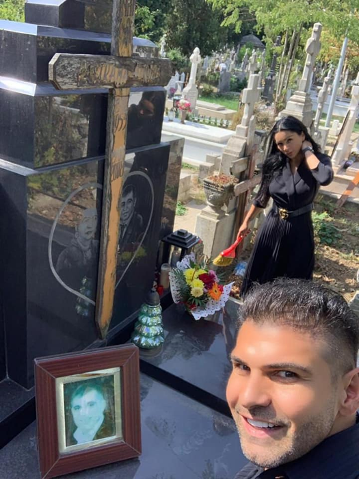 Mama lui Florin Pastramă, internată în stare gravă: “Din păcate, este foarte bolnavă”. Afaceristul stă în fața spitalului în care femeia primește îngrijiri