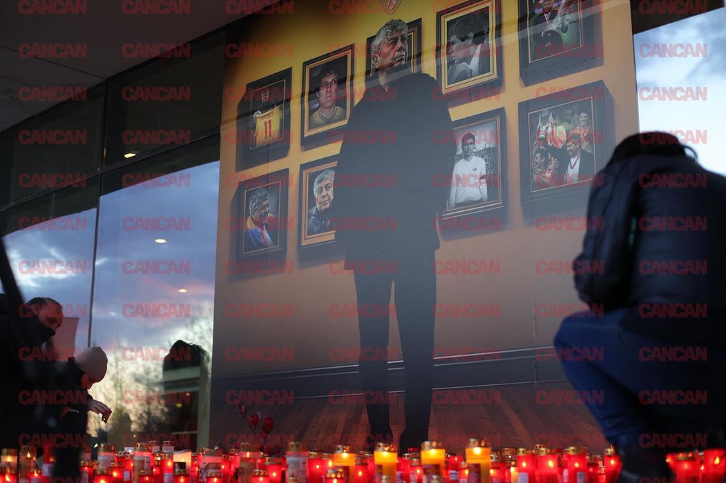 Trupul neînsuflețit al lui Mircea Lucescu, depus la Arena Națională. Familia a cerut pentru marele antrenor un sicriu Boston de 3000 €, același pe care l-a avut și Ion Iliescu